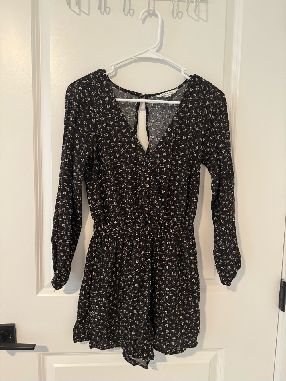 American Eagle Outfitters Black Floral Long-Sleeve Romper